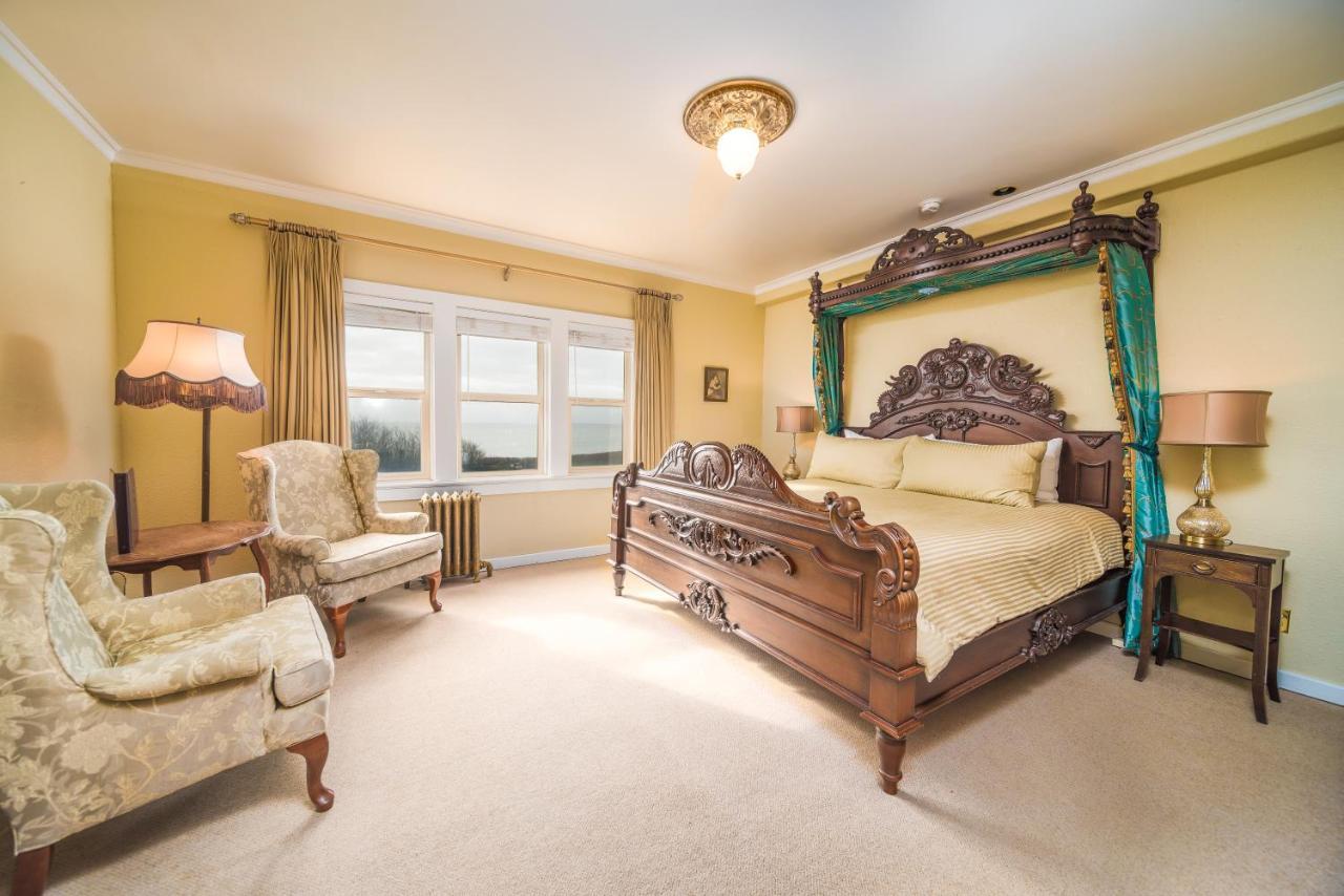Dashwood Manor Seaside Bed & Breakfast วิกตอเรีย ภายนอก รูปภาพ