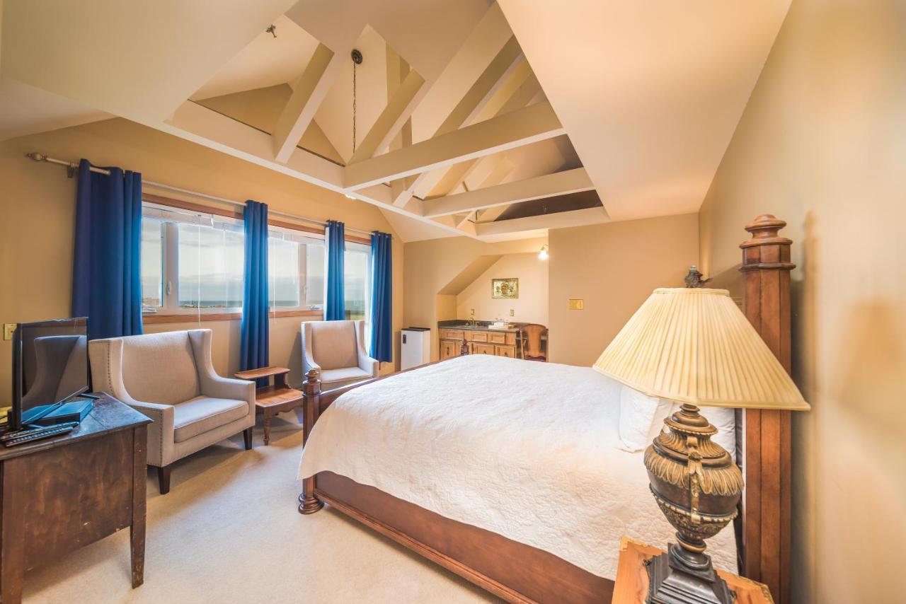 Dashwood Manor Seaside Bed & Breakfast วิกตอเรีย ภายนอก รูปภาพ