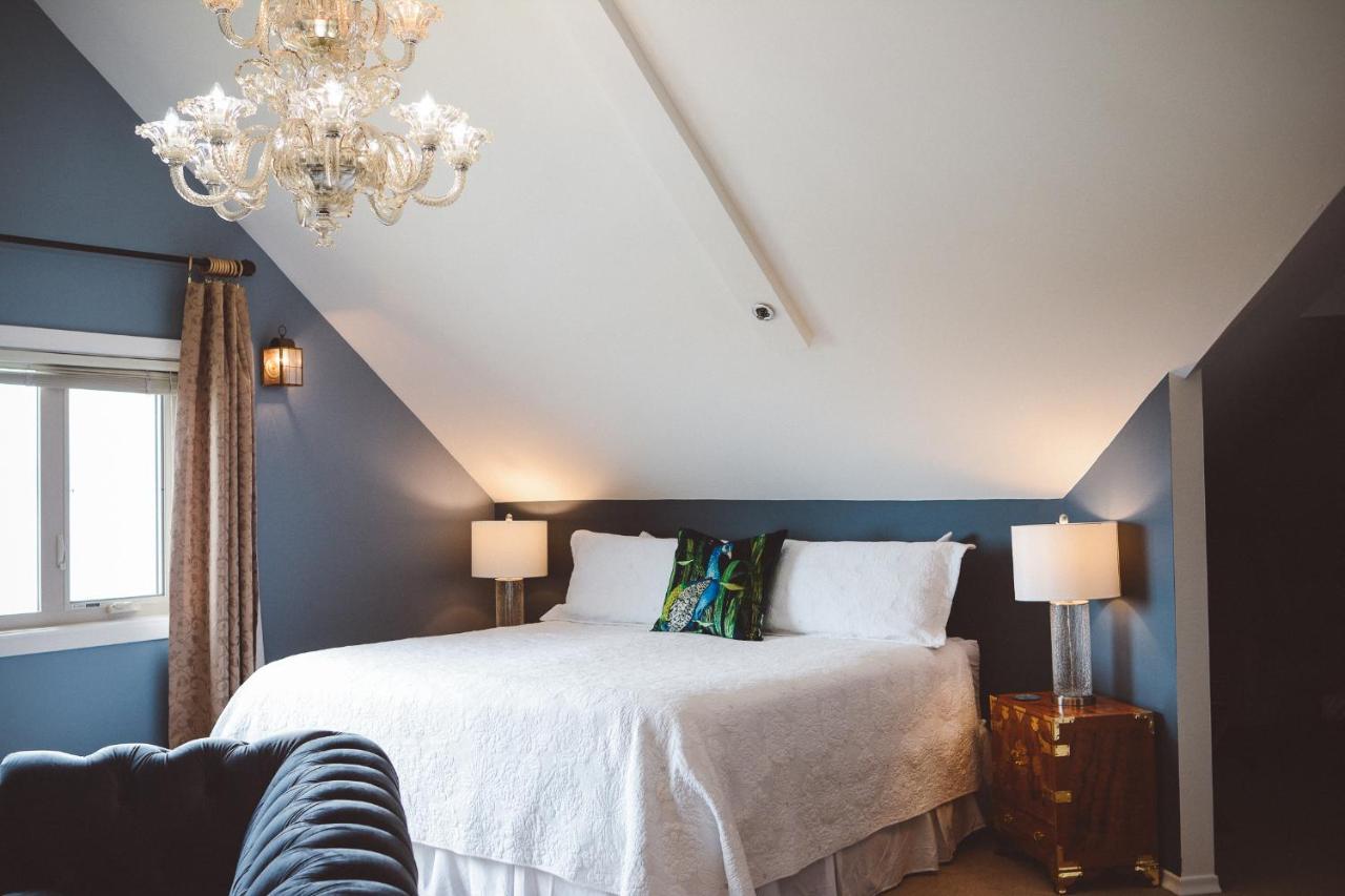 Dashwood Manor Seaside Bed & Breakfast วิกตอเรีย ภายนอก รูปภาพ