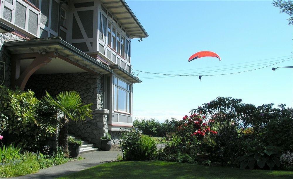 Dashwood Manor Seaside Bed & Breakfast วิกตอเรีย ภายนอก รูปภาพ