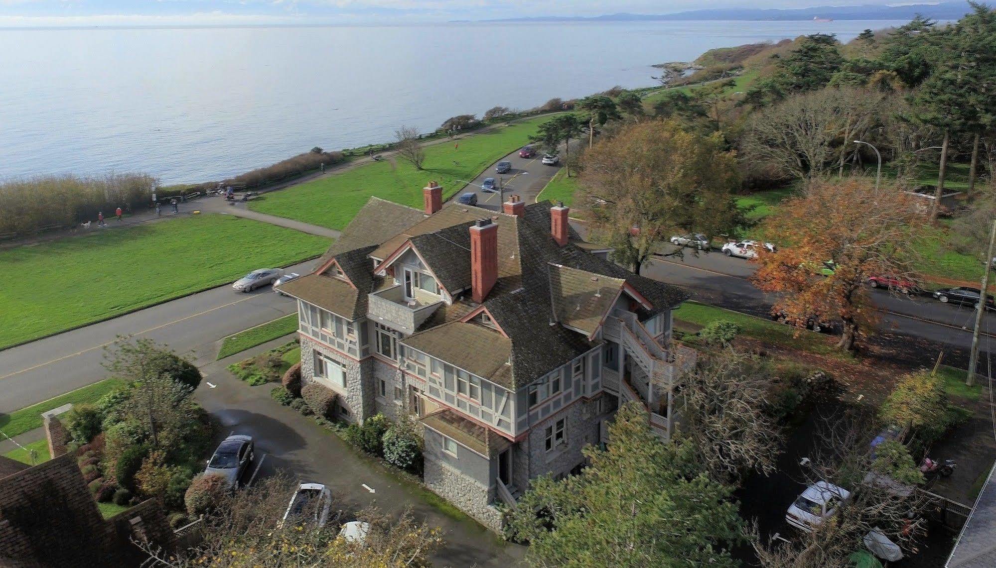 Dashwood Manor Seaside Bed & Breakfast วิกตอเรีย ภายนอก รูปภาพ
